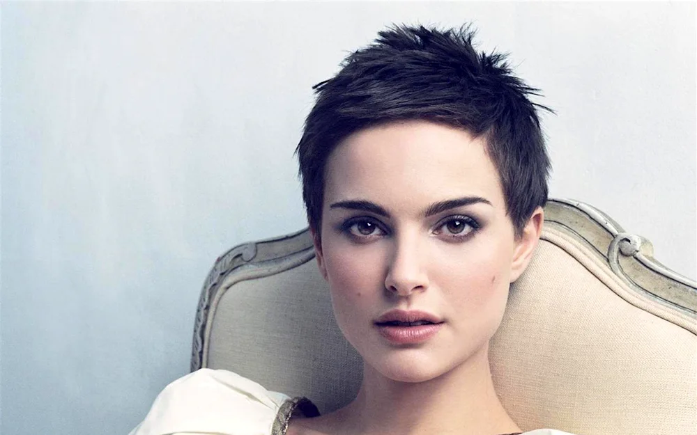 Natalie Portman Pixie haircut