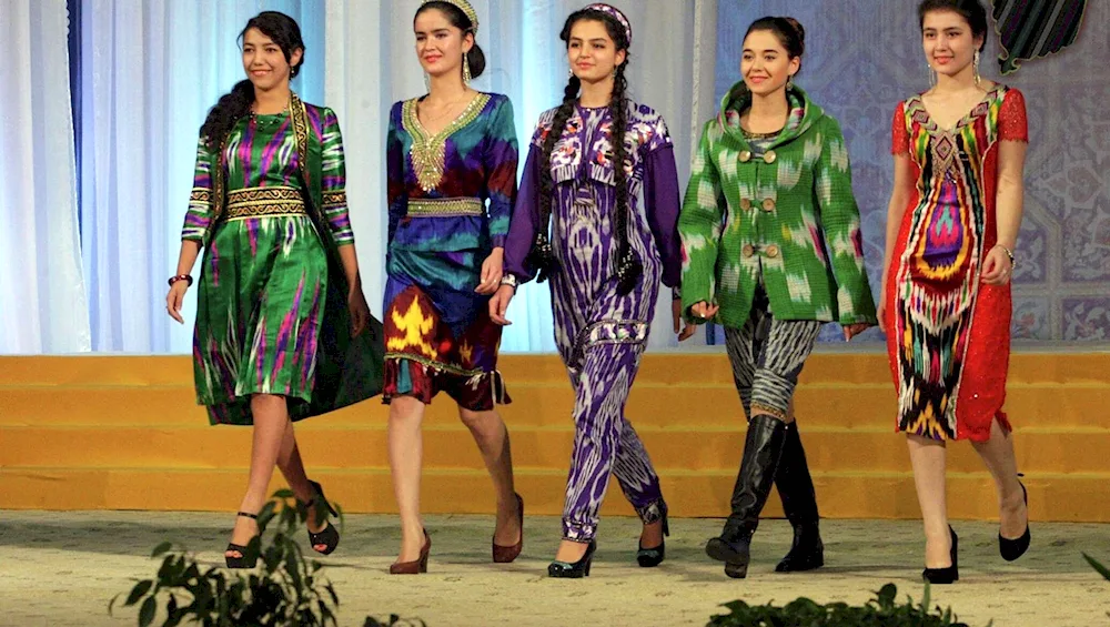 National clothes of Tajikistan chakan