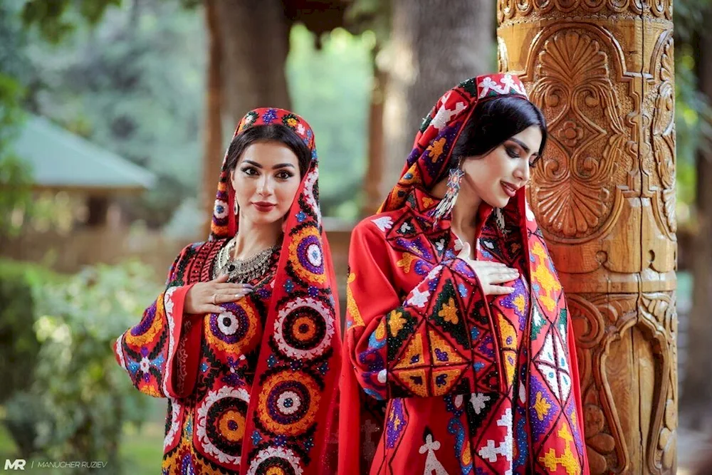 National clothing of Tajikistan chakan