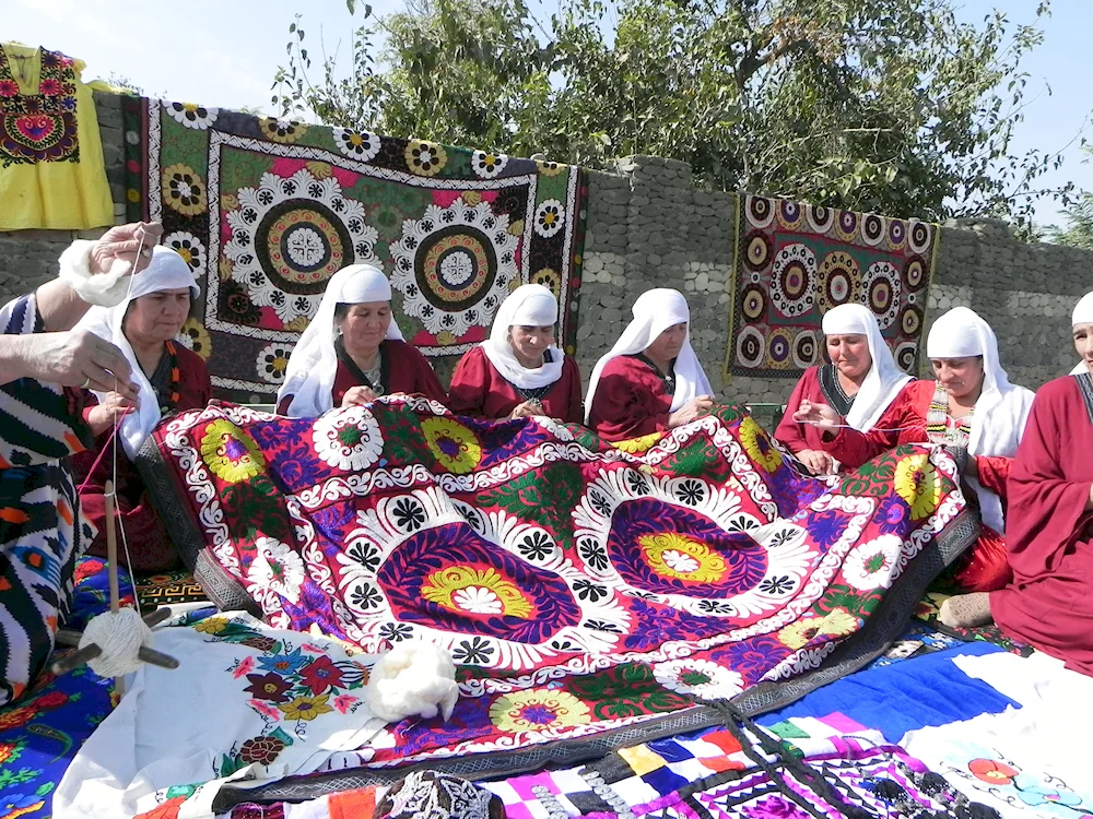 National ornament of Tajikistan chakan