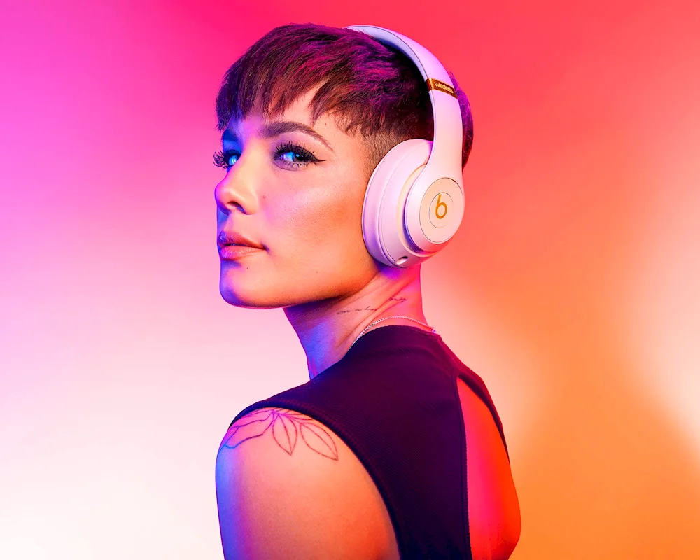 Mia Boyko bald