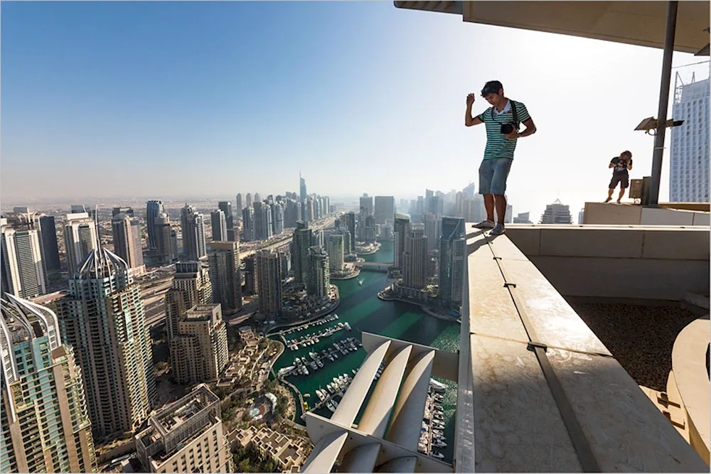 Dubai skyscrapers roofs