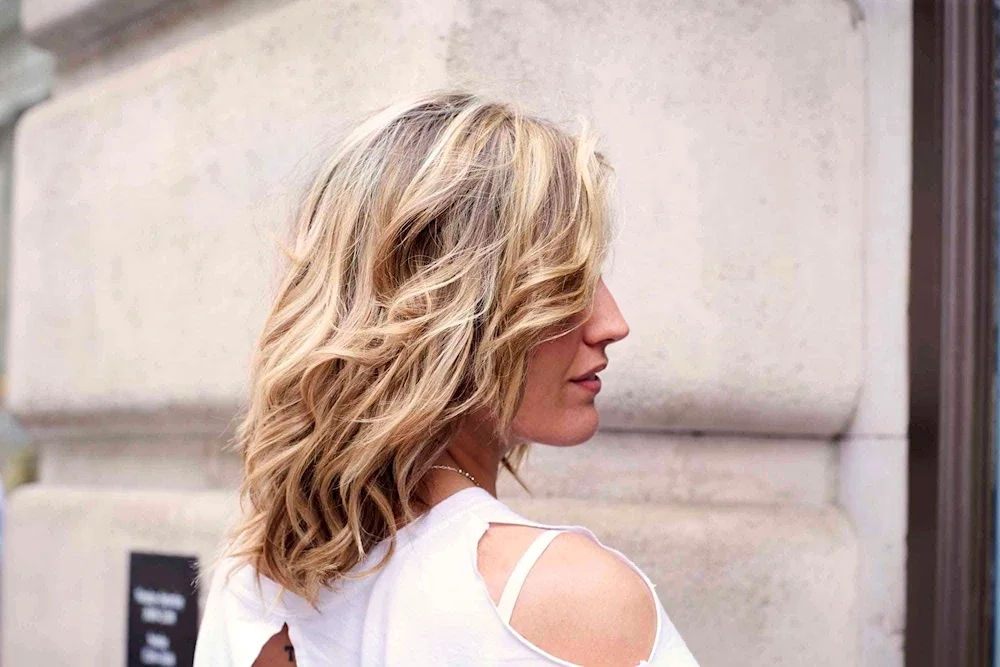 Sloppy bob curls