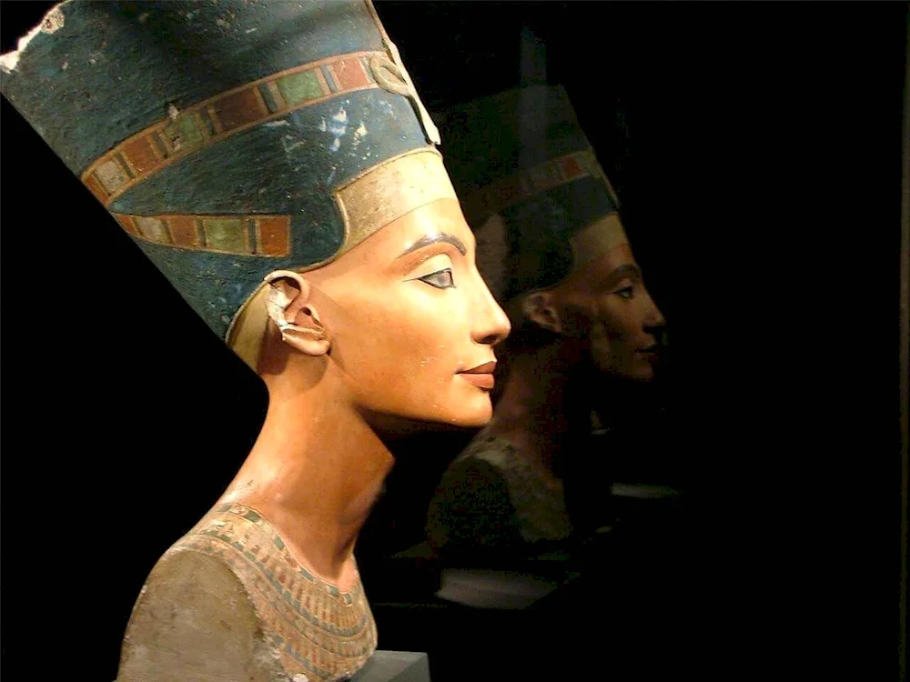 Cheoness of Egypt Nefertiti art