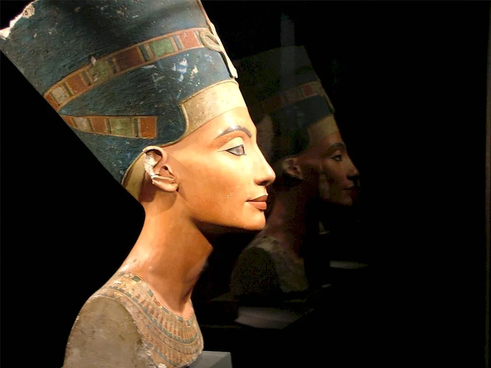 Nefertiti Queen