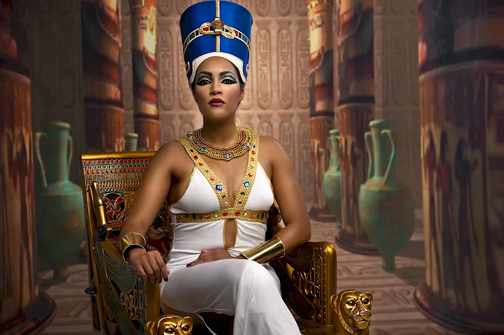 Bust of Egyptian Queen Nefertiti