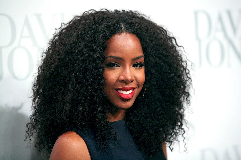 Negro woman with curly hair