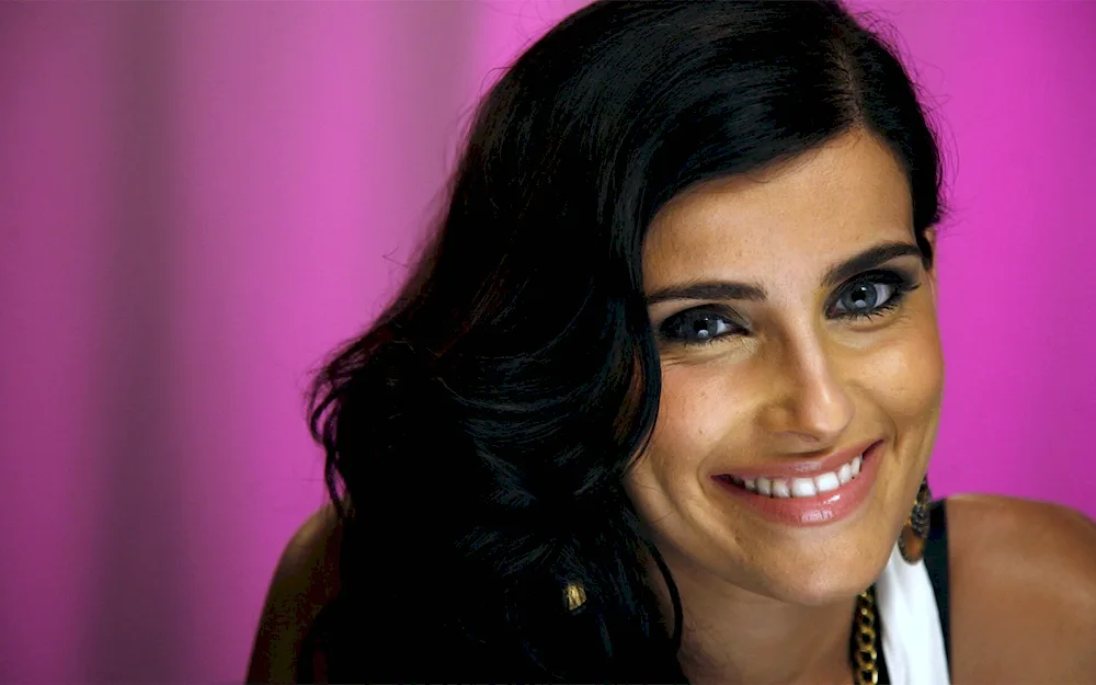 Nelly Furtado. Furtado