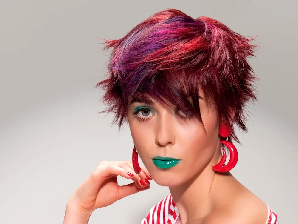 Unusual short hair colouring