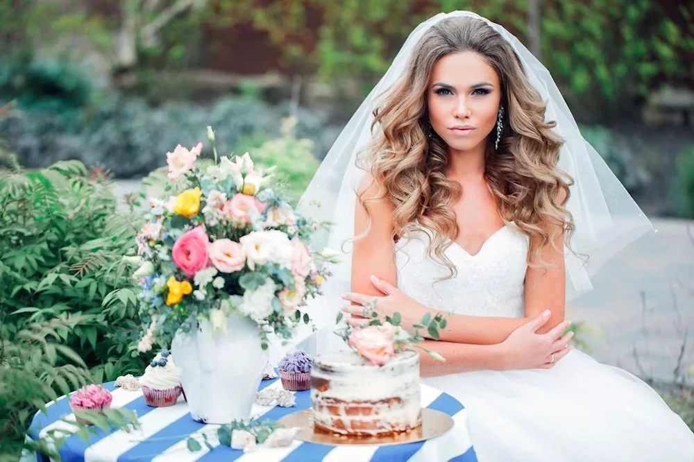 Bride with curls and veil