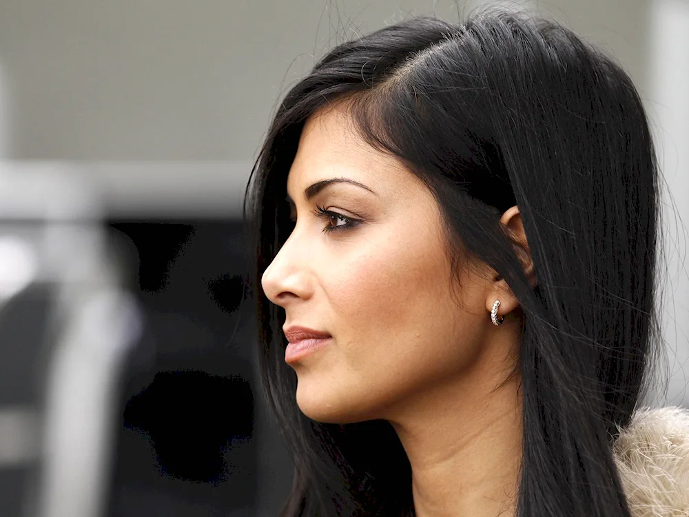 Nicole Scherzinger in profile