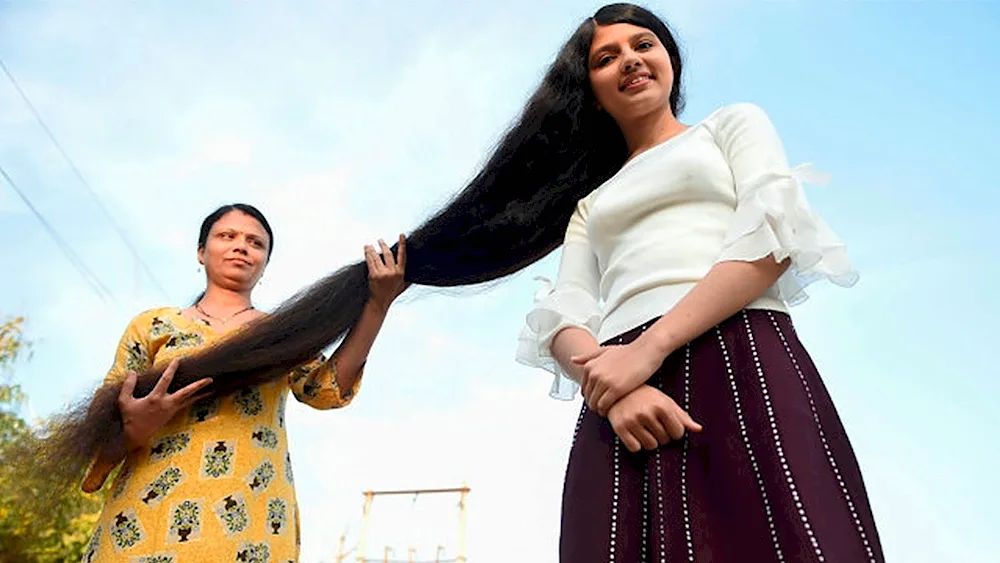 Long nails Guinness record