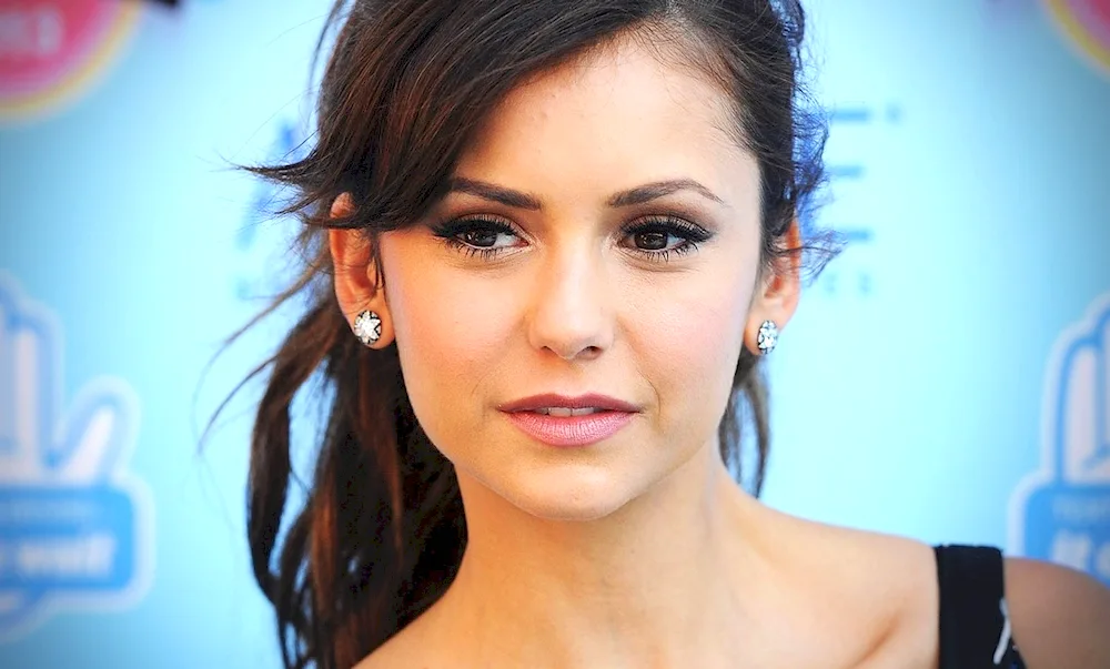 Nina Dobrev