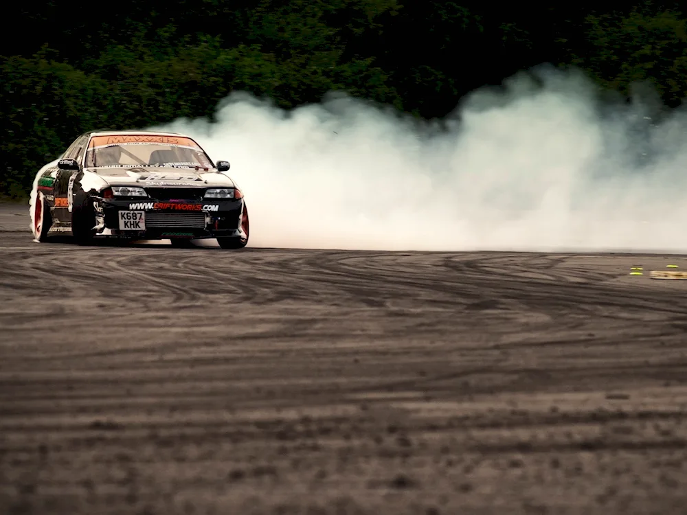 Nissan Skyline r32 drift