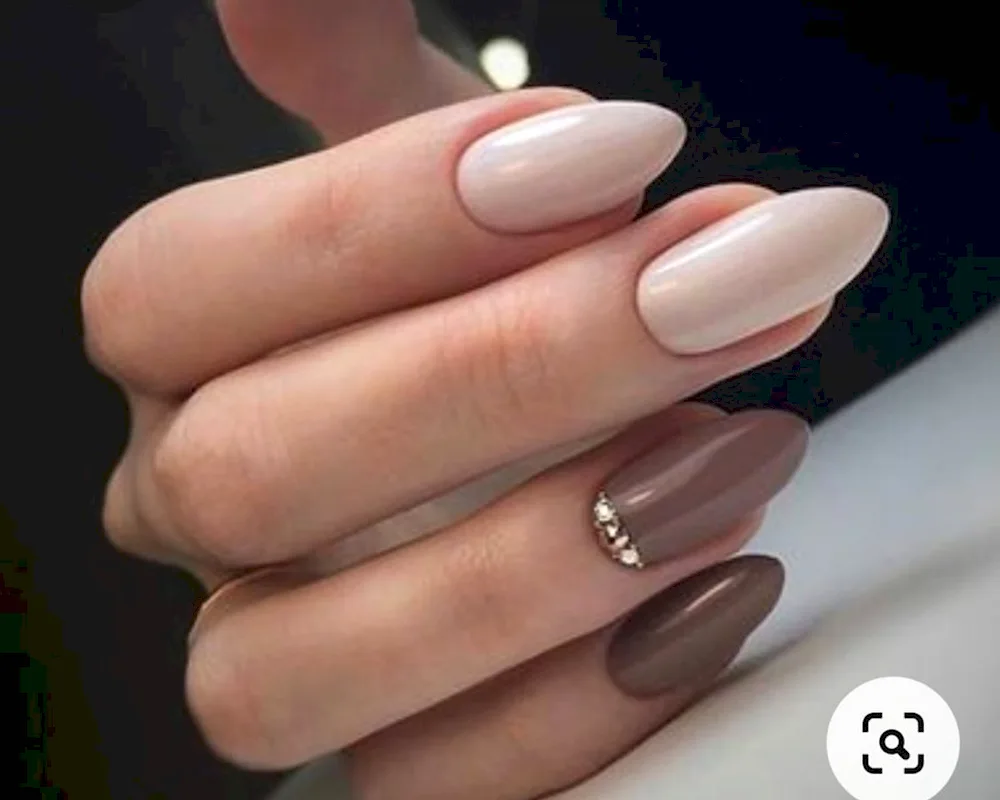 Nude manicure 2022 almond