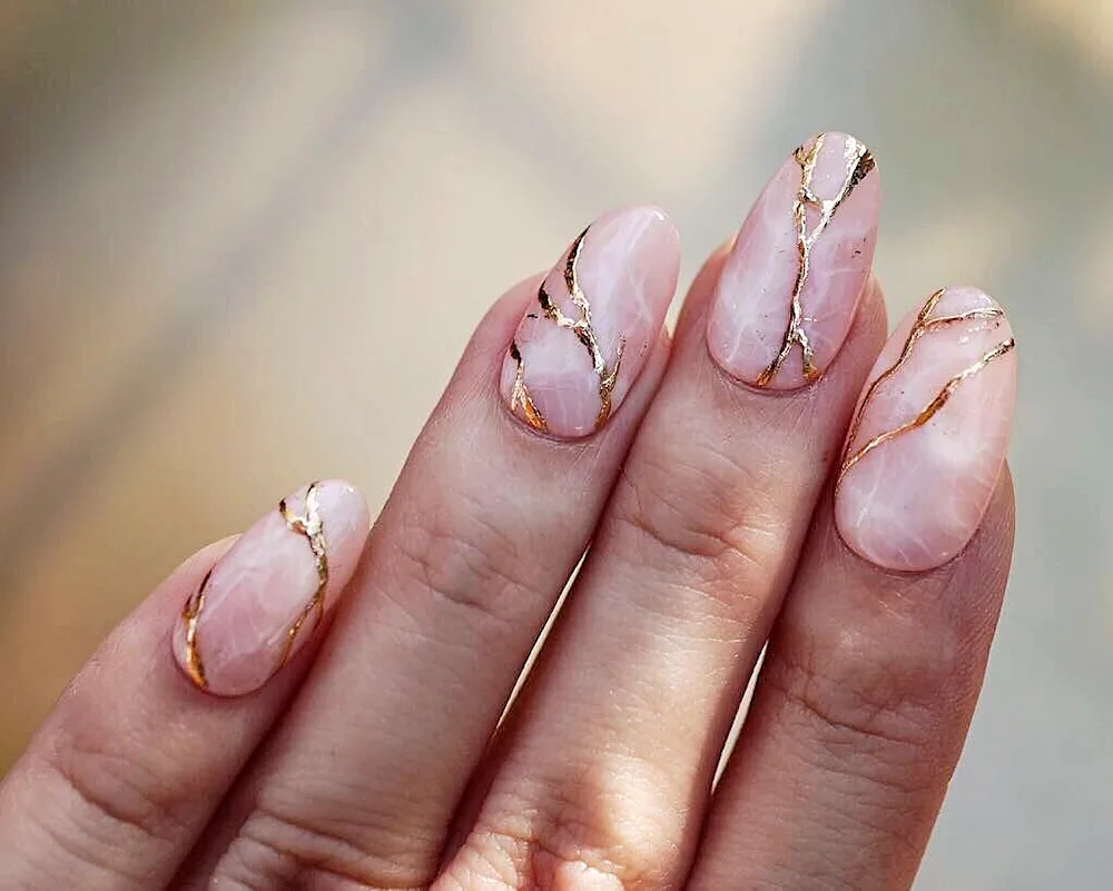 Nude manicure 2022 marble