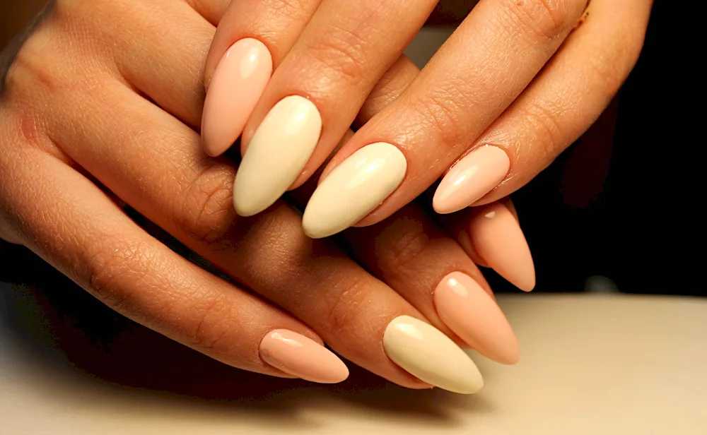 Nude manicure almond manicure 2022 almond fashionable