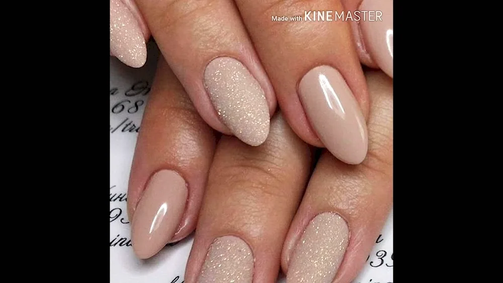 Nude manicure 2022 almond