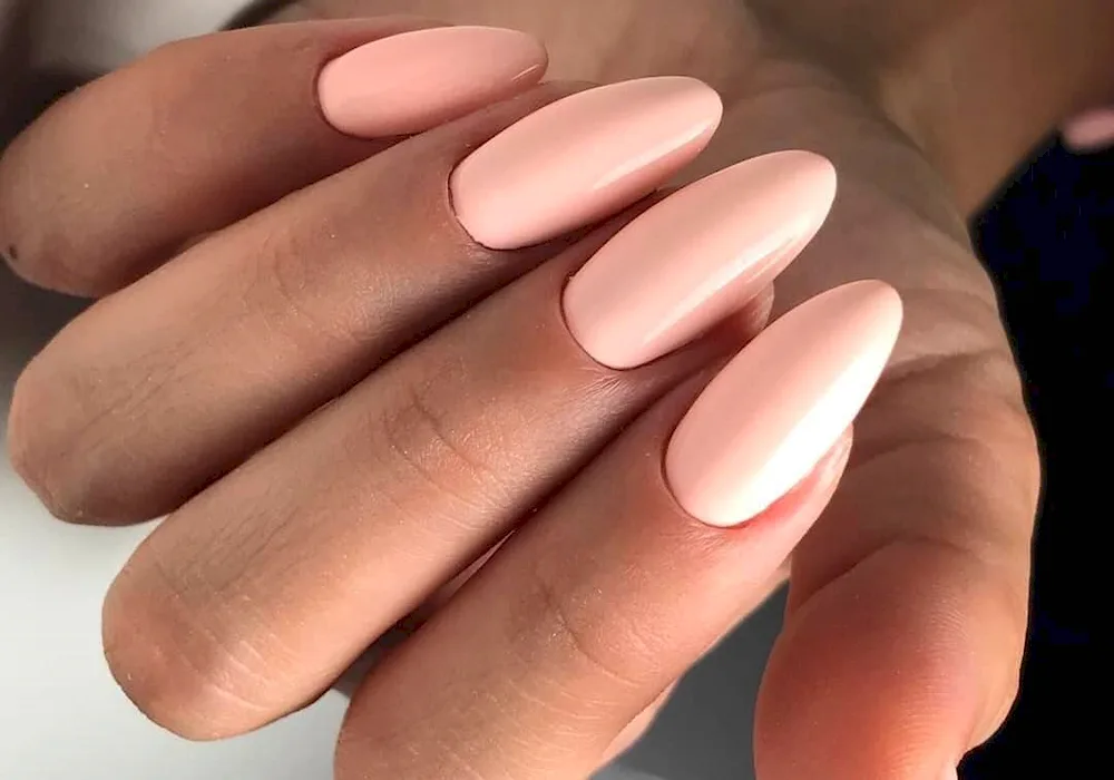 Nude manicure 2023 almond