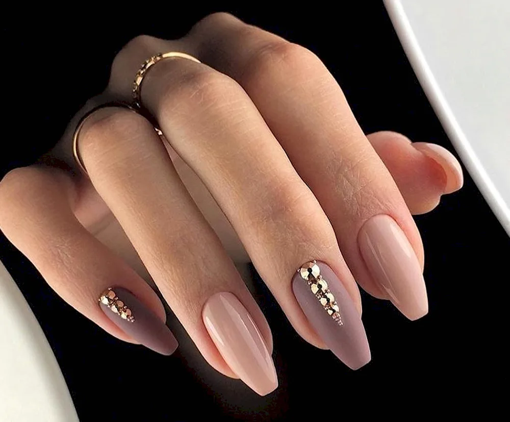 Matte nude almond 2
