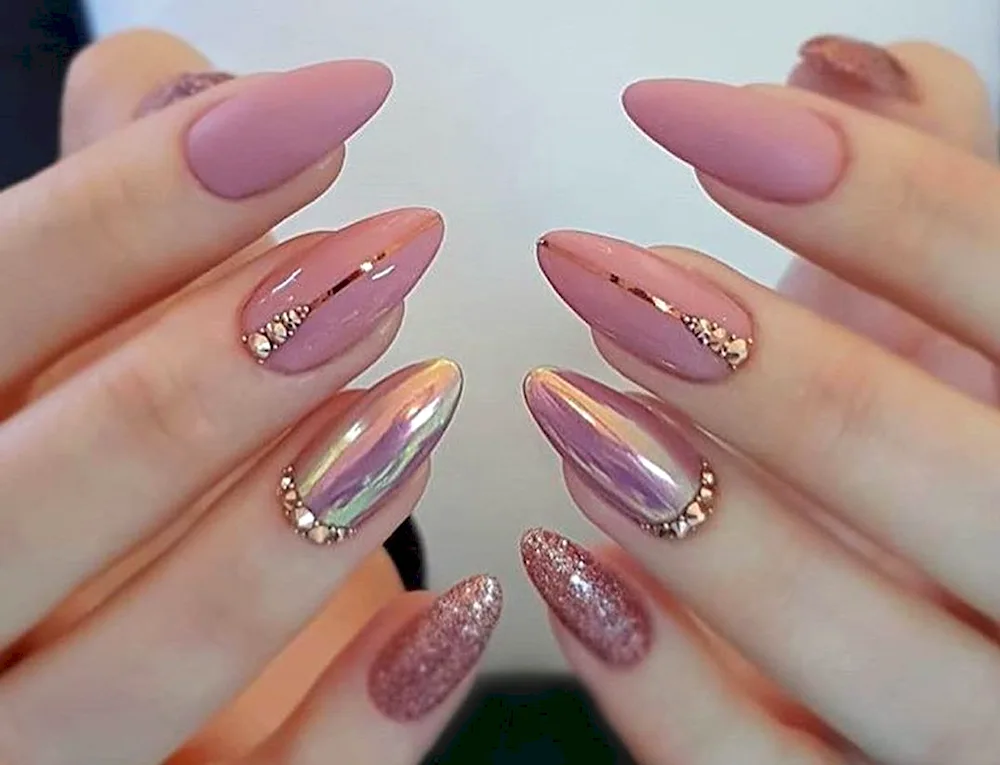 Milk nude manicure almond