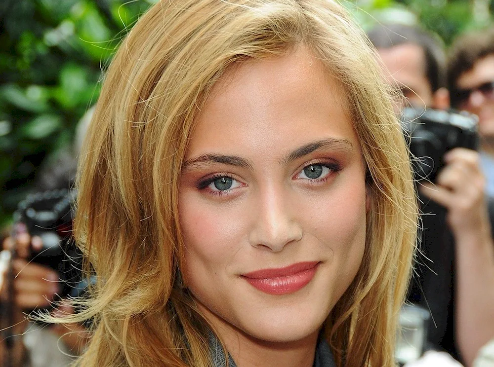 Nora Nora Arnezeder