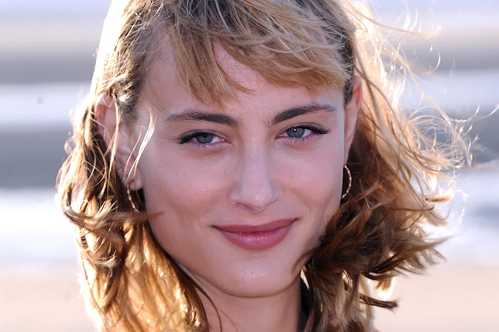 Nora Arnezeder