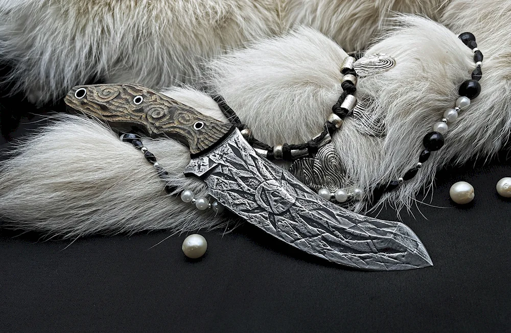 Sheehan Wolf knife. Century