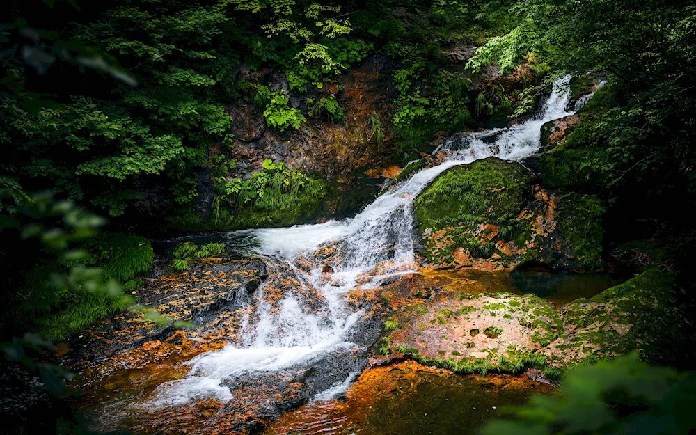 Cascade waterfalls