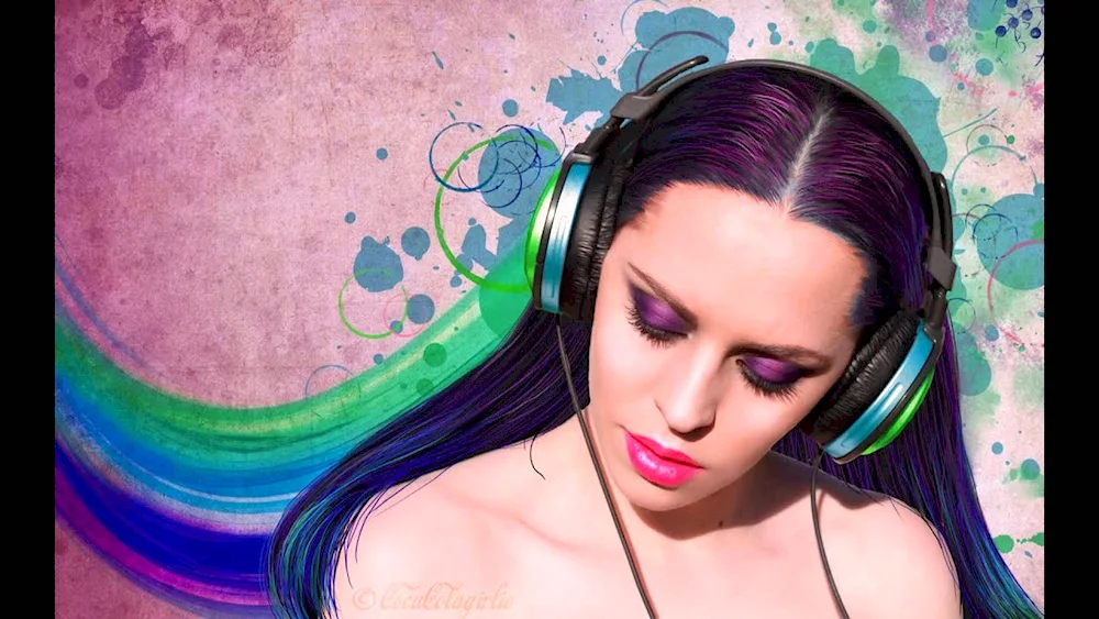 Zoe Kravitz is a tunesmith