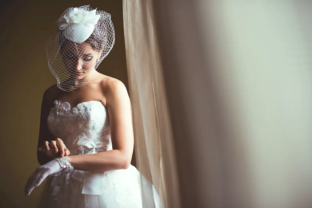Bride's look with a hat