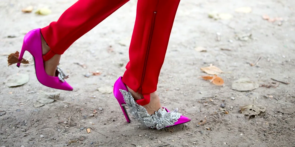 The look with fuchsia shoes