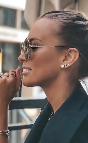 High ponytail look