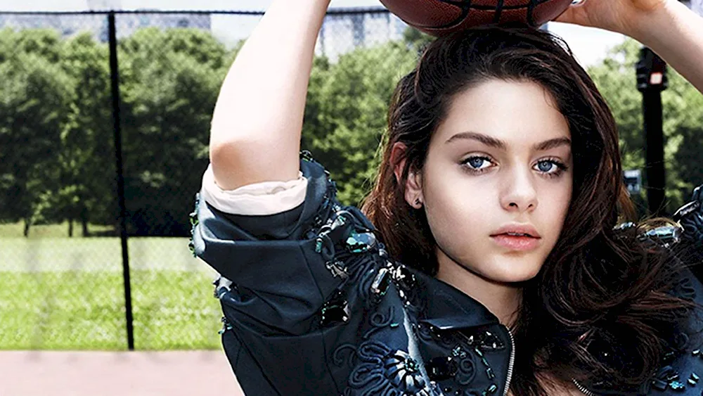 Odeya Rush.