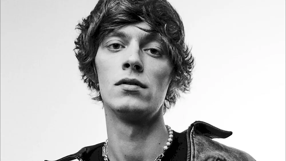 Og Buda hairstyle
