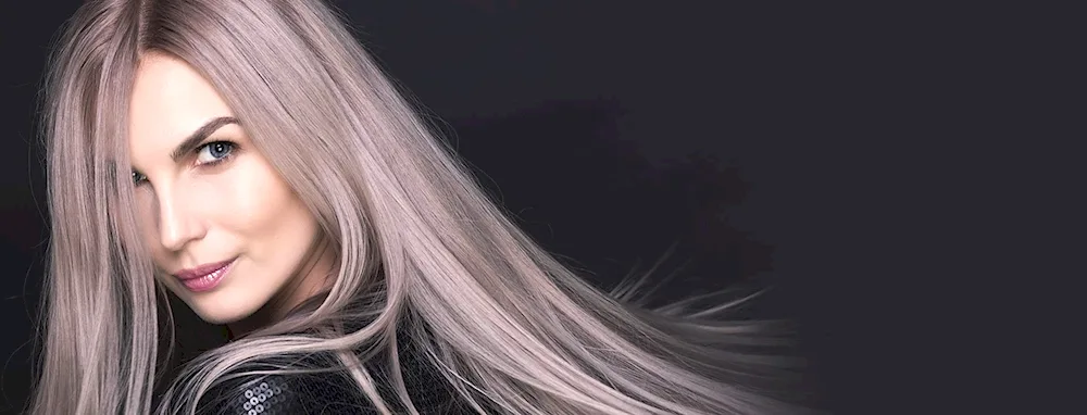 Dyeing 2023 blonde fashionable