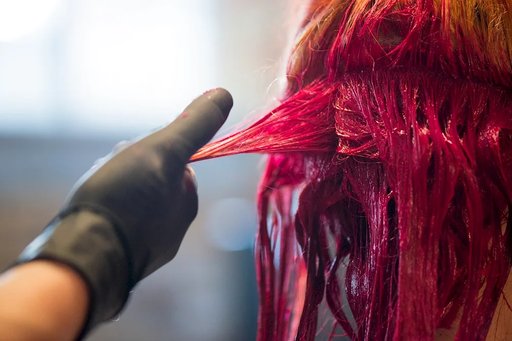 Colouring hair in the salon