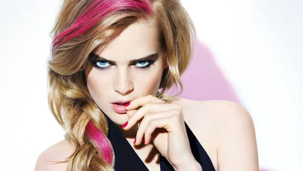 Long hair colouring with strands