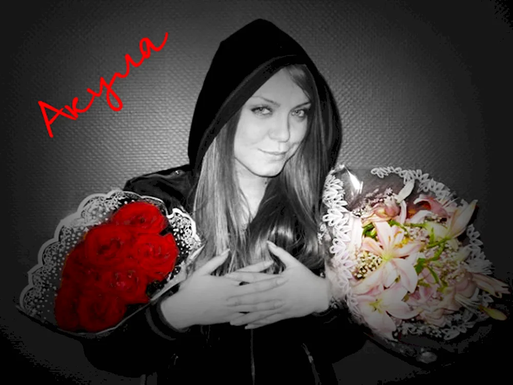 Oksana Pochepa shark.