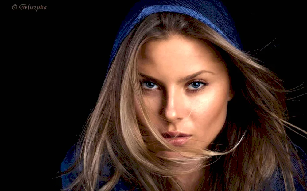Oksana Pochepa shark