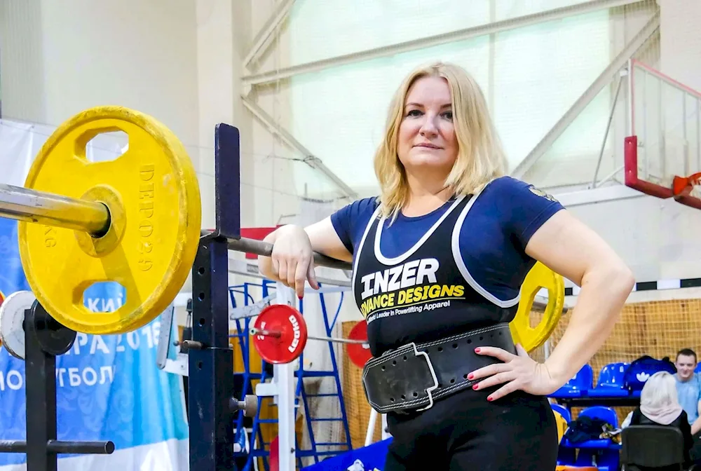 Olga Ushakova powerlifting