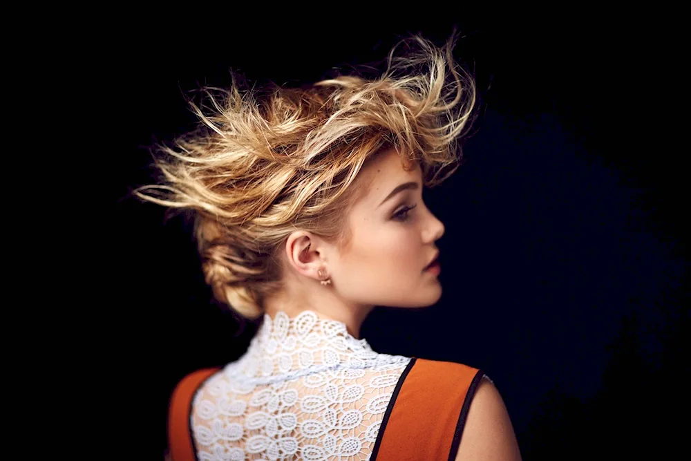 Olivia Holt blonde