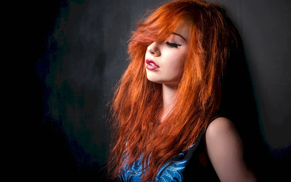 Olivia Winter model red hair colour