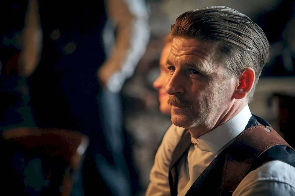 Sharp visors Arthur Shelby