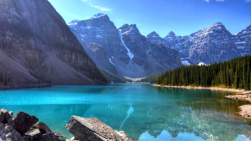 Lake Moraine. National Park Bank