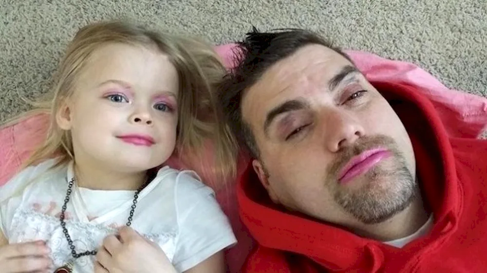 Papa painted daughter