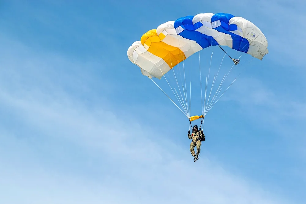 Parachutist for children