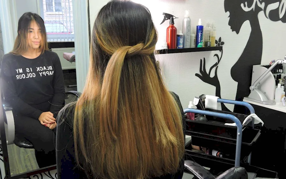 Balayage hair colouring