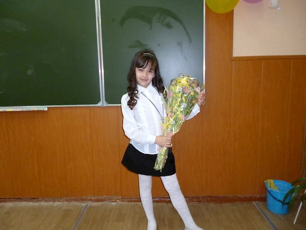 Elizaveta lifts her skating board