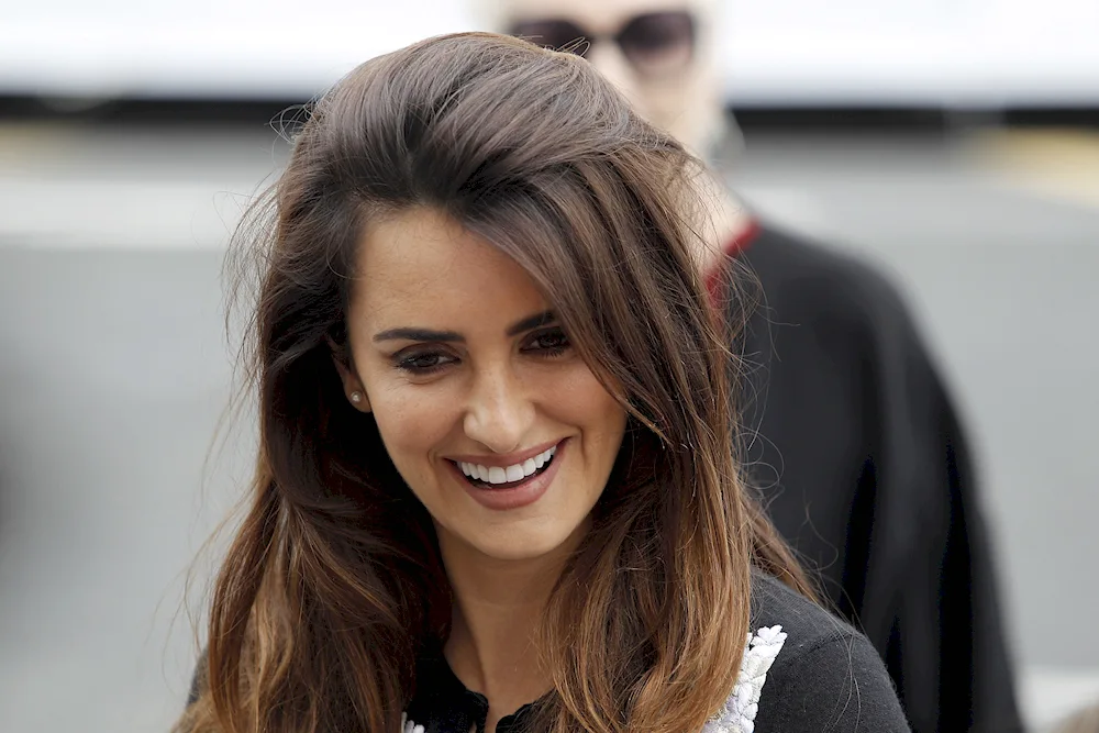 Penelope Cruz hairstyle. Cruz